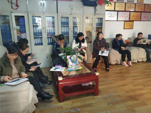 安陽林源物業(yè)管理有限責(zé)任公司組織開展“建設(shè)好家園、學(xué)雷鋒我行動”活動